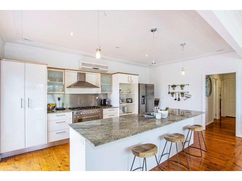 290 Avoca Drive, Green Point NSW 2251