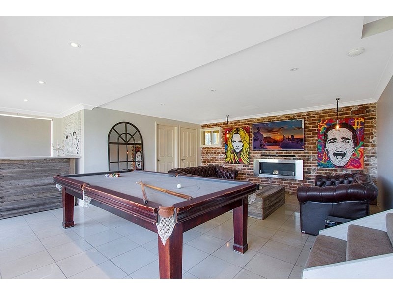 290 Avoca Drive, Green Point NSW 2251