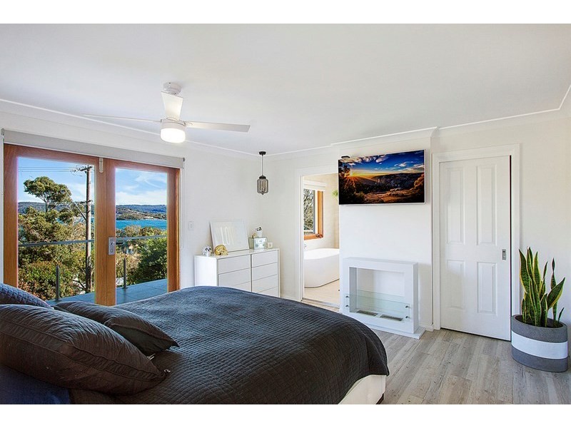 290 Avoca Drive, Green Point NSW 2251