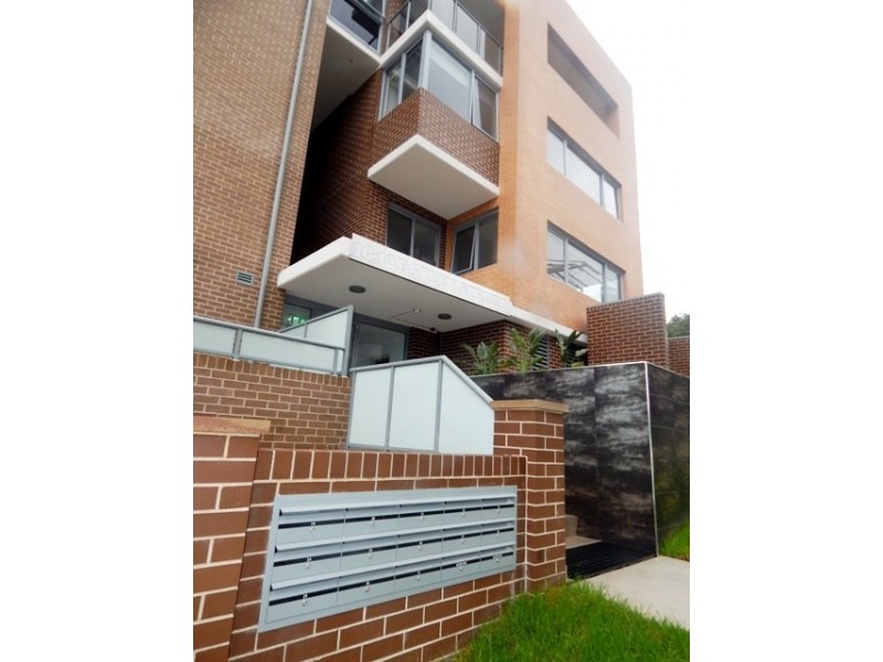 20/10-12 Batley Street, Gosford NSW 2250