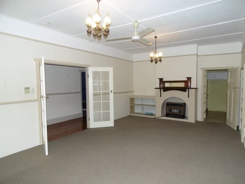 10 Cary Street, Wyoming NSW 2250