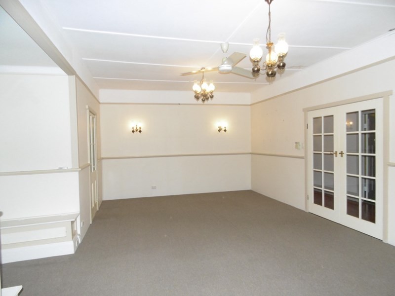 10 Cary Street, Wyoming NSW 2250