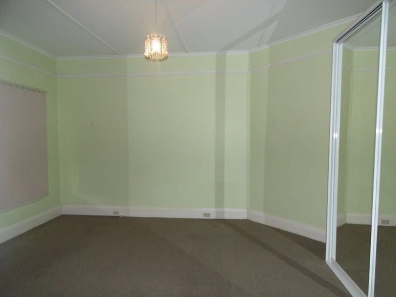 10 Cary Street, Wyoming NSW 2250