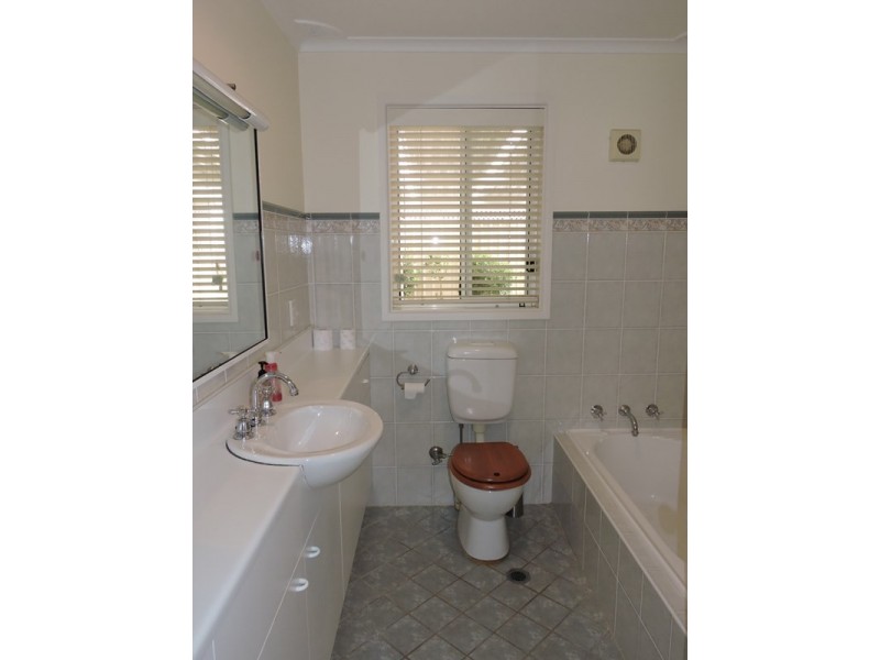 6 Frederick Street, Point Frederick NSW 2250