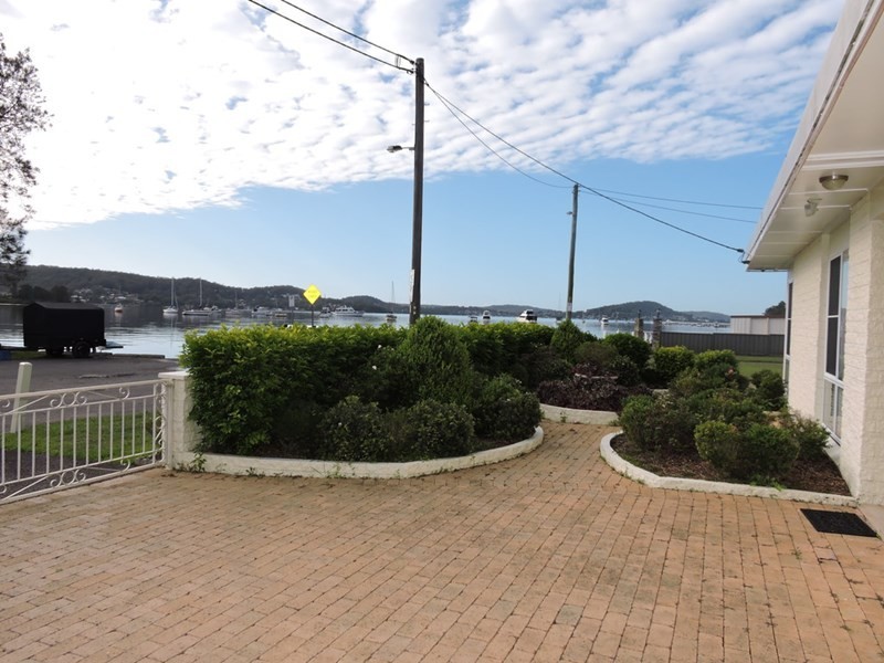 6 Frederick Street, Point Frederick NSW 2250