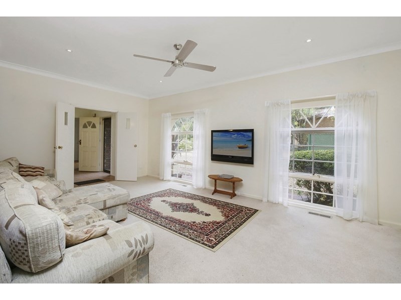 33a Calantha Drive, Wyoming NSW 2250