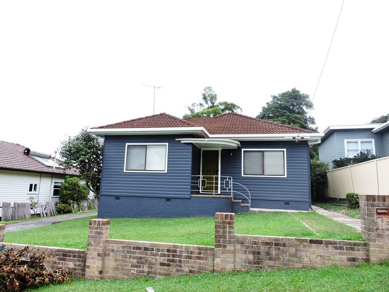 16 Moore Street, West Gosford NSW 2250