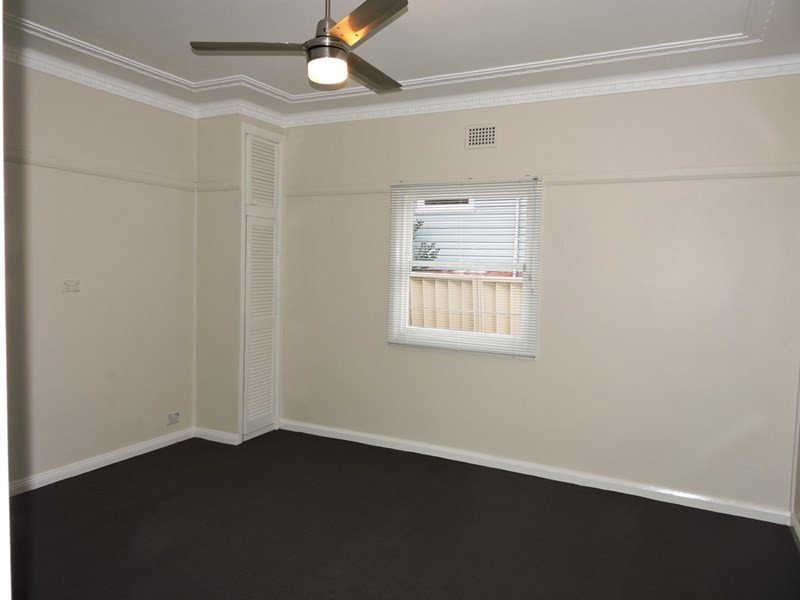 16 Moore Street, West Gosford NSW 2250