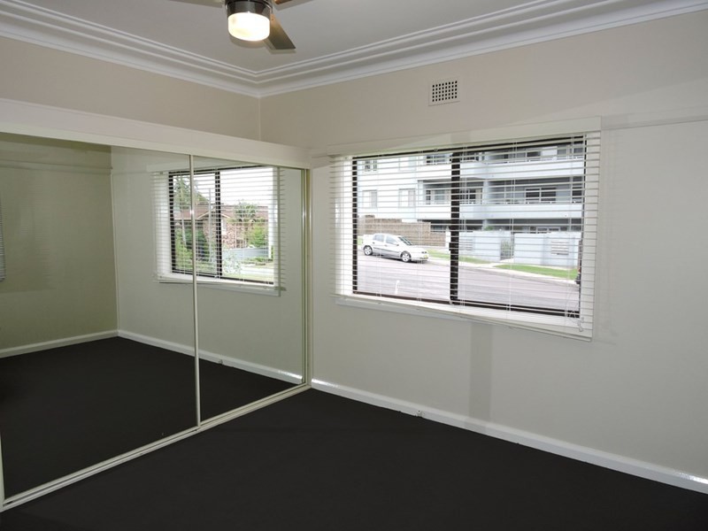 16 Moore Street, West Gosford NSW 2250