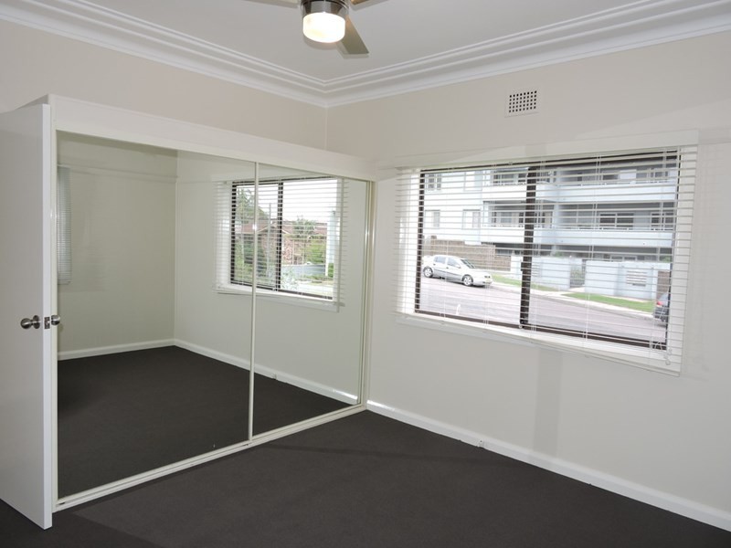 16 Moore Street, West Gosford NSW 2250