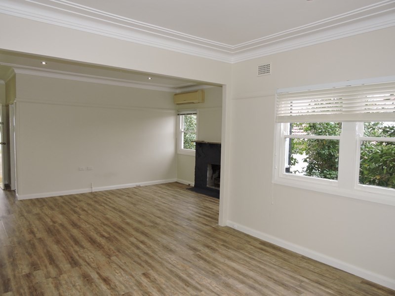 16 Moore Street, West Gosford NSW 2250