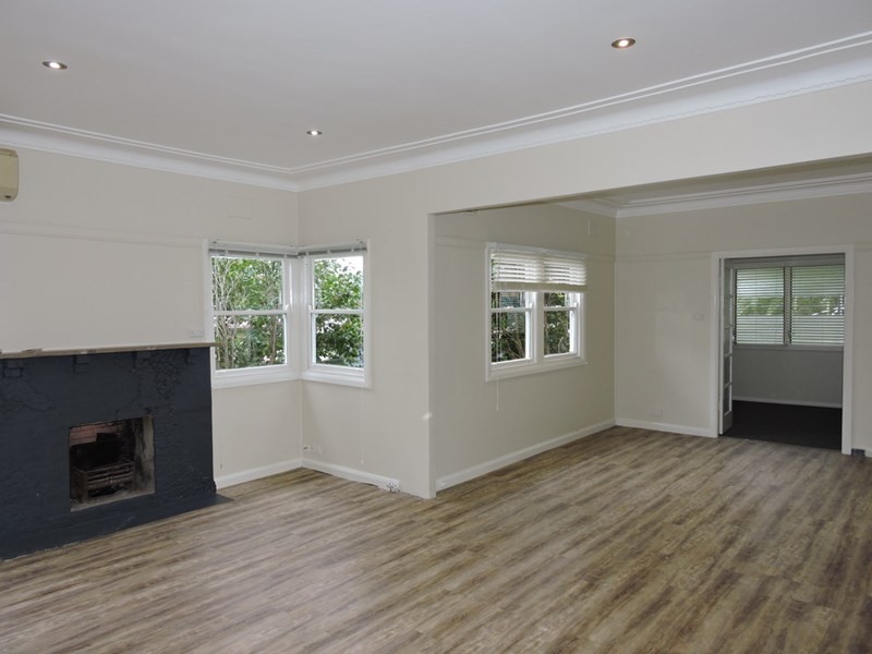 16 Moore Street, West Gosford NSW 2250