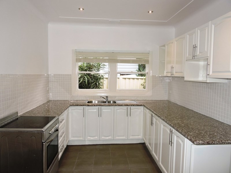16 Moore Street, West Gosford NSW 2250