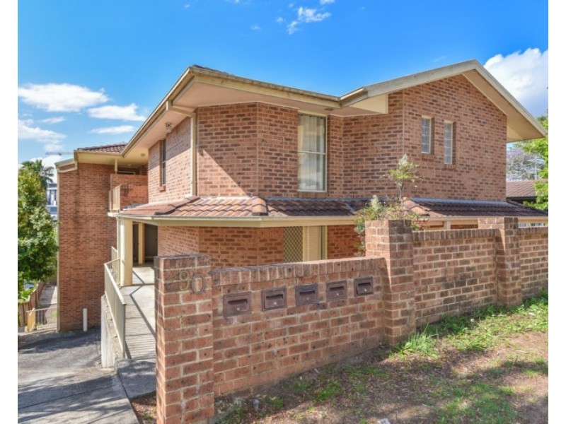 3/90 Faunce Street West, Gosford NSW 2250
