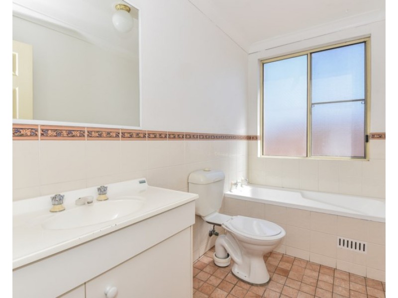 3/90 Faunce Street West, Gosford NSW 2250