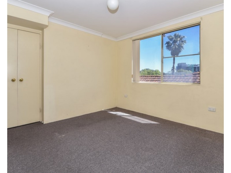 3/90 Faunce Street West, Gosford NSW 2250