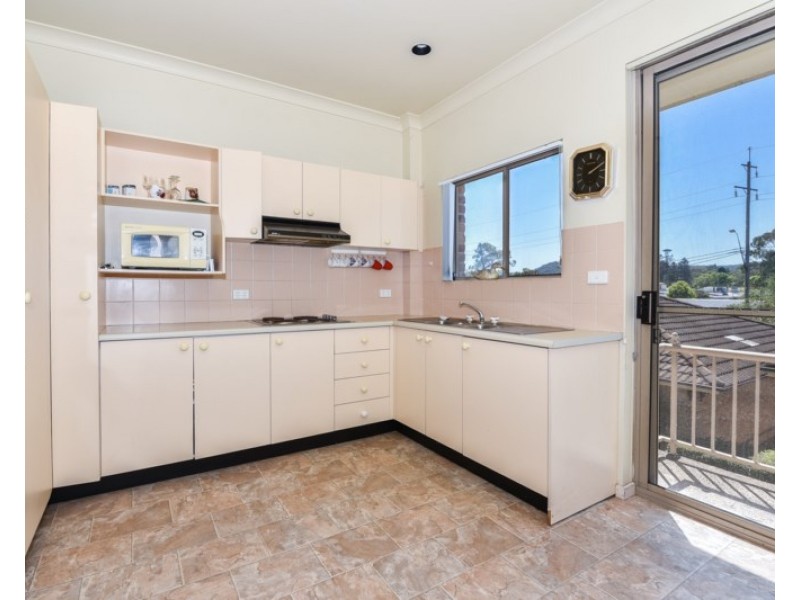 14/12-20 Kinarra Avenue, Wyoming NSW 2250