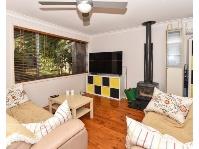 4 Elissa Crescent, Wyoming NSW 2250