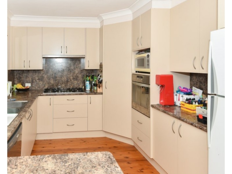 4 Elissa Crescent, Wyoming NSW 2250