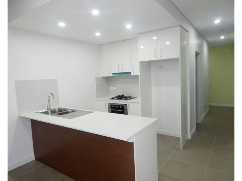 28/10-12 Batley Street, Gosford NSW 2250