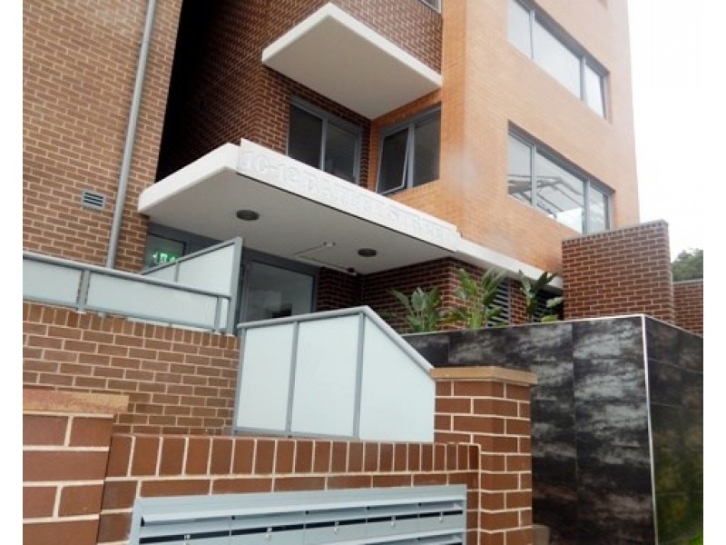 28/10-12 Batley Street, Gosford NSW 2250