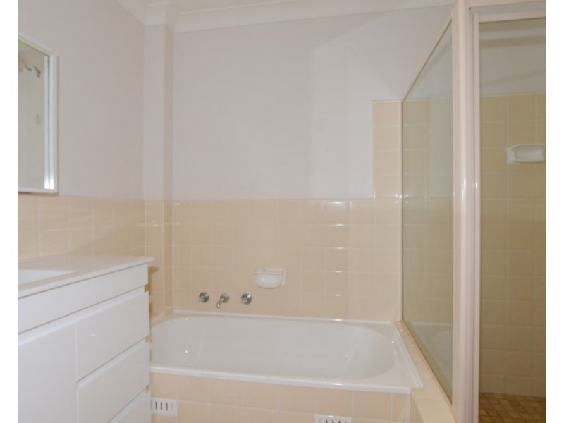 2/37 Masons Parade, Point Frederick NSW 2250