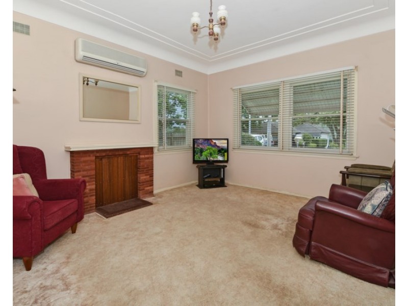 17 Eulalia Avenue, Point Frederick NSW 2250