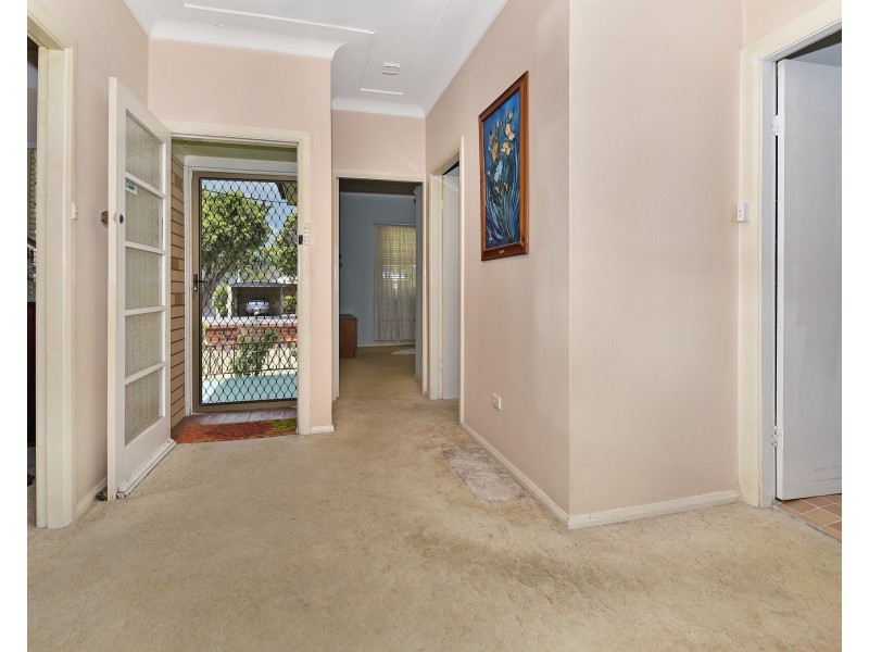 17 Eulalia Avenue, Point Frederick NSW 2250