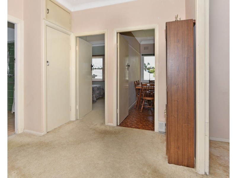 17 Eulalia Avenue, Point Frederick NSW 2250