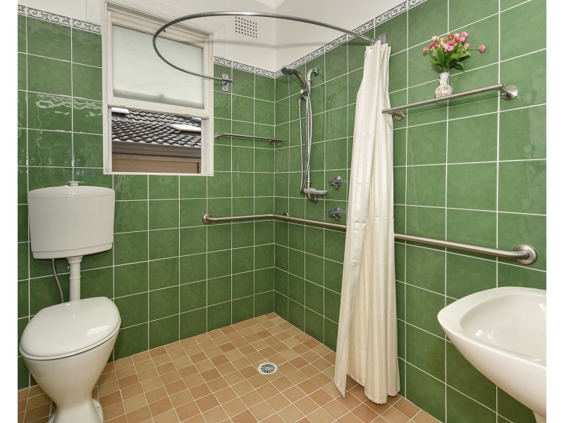 17 Eulalia Avenue, Point Frederick NSW 2250