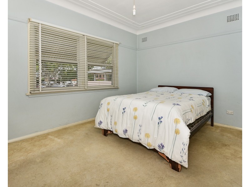 17 Eulalia Avenue, Point Frederick NSW 2250