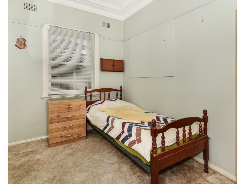 17 Eulalia Avenue, Point Frederick NSW 2250