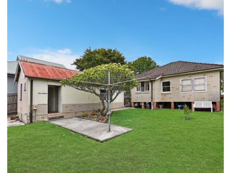 17 Eulalia Avenue, Point Frederick NSW 2250