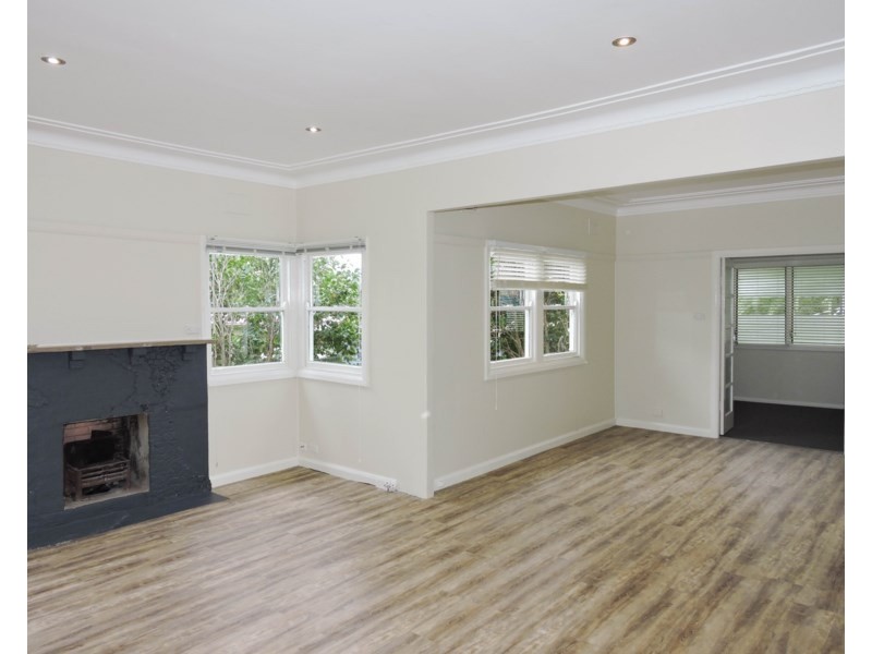 16 Moore Street, West Gosford NSW 2250