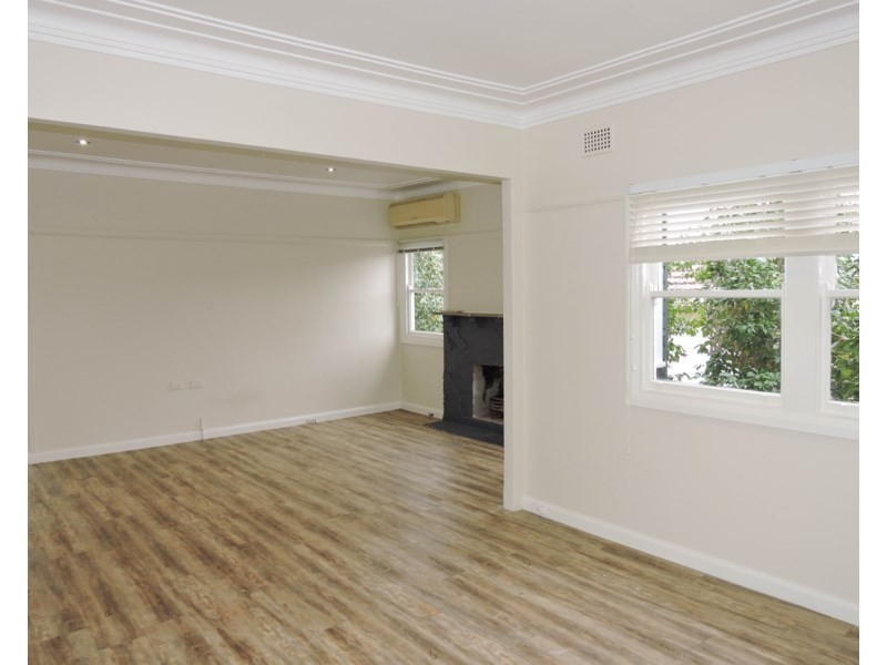 16 Moore Street, West Gosford NSW 2250