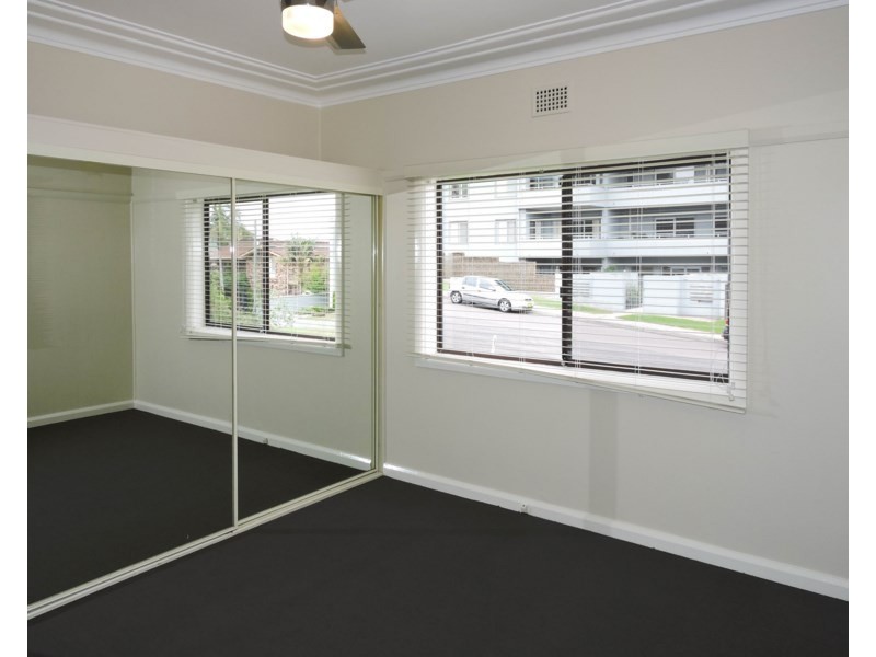 16 Moore Street, West Gosford NSW 2250