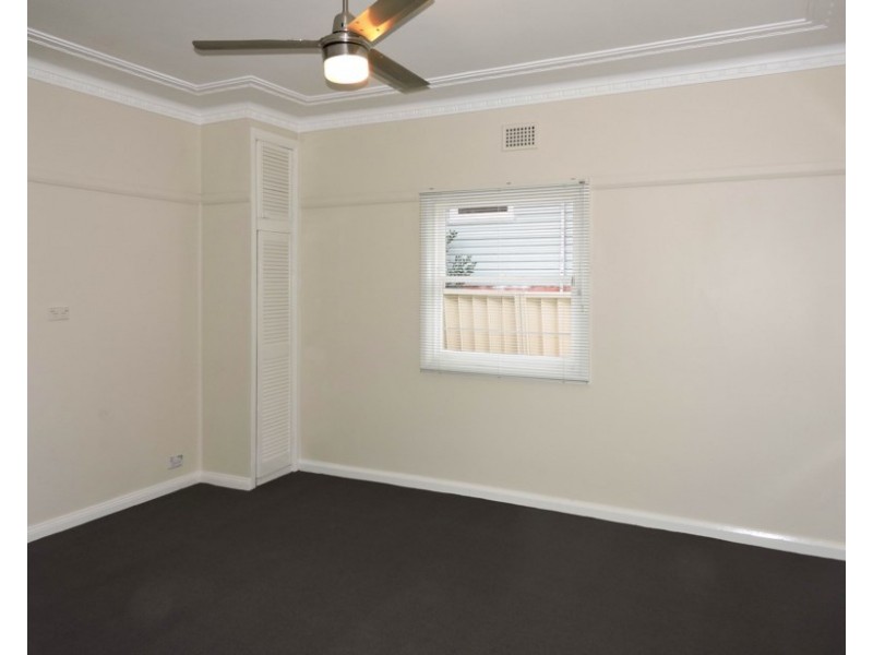 16 Moore Street, West Gosford NSW 2250