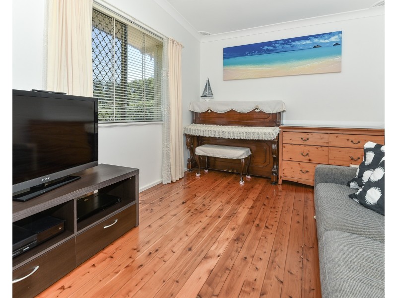 6 Dalton Street, Wyoming NSW 2250