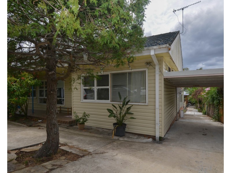 8 Sinclair Street, Gosford NSW 2250