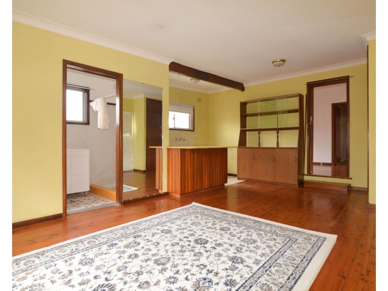 8 Sinclair Street, Gosford NSW 2250