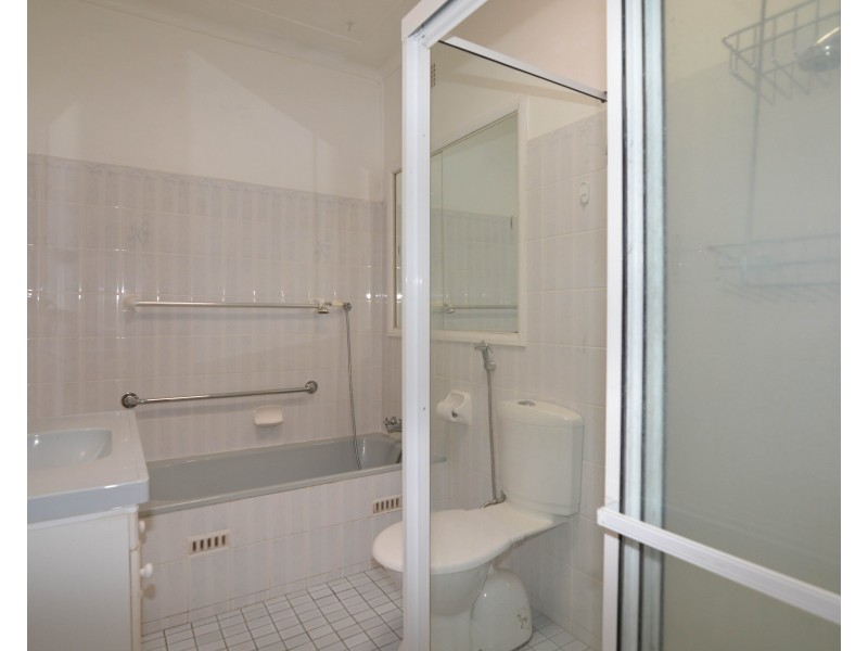 8 Sinclair Street, Gosford NSW 2250