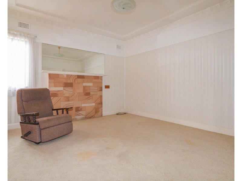 12 Campbell Street, North Gosford NSW 2250