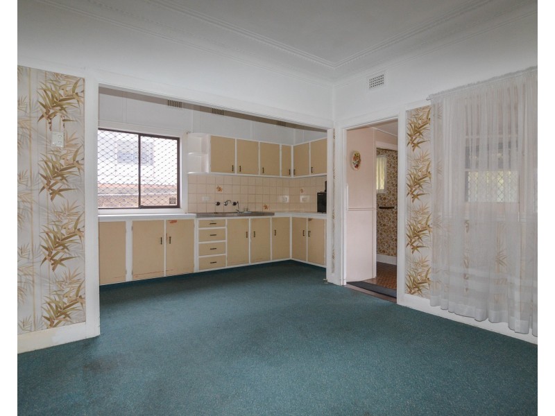 12 Campbell Street, North Gosford NSW 2250