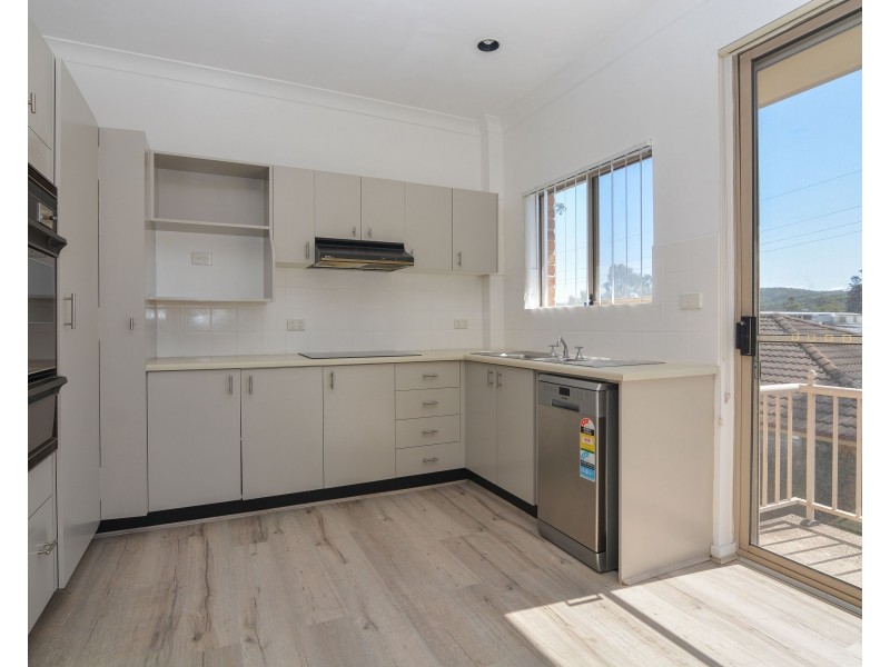 14/12-20 Kinarra Avenue, Wyoming NSW 2250