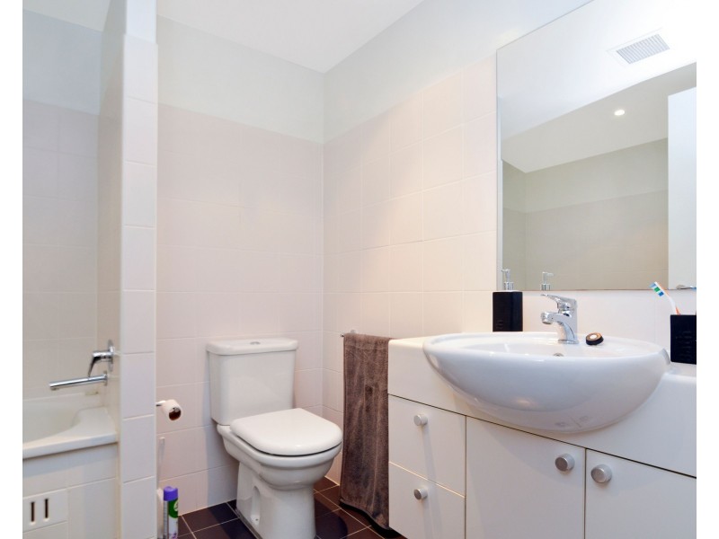 154/80 John Whiteway Drive, Gosford NSW 2250