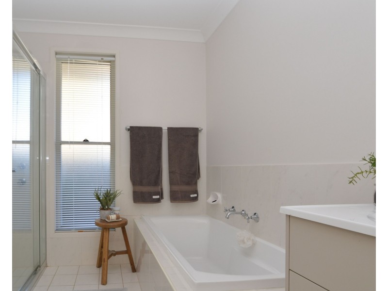 114 Chetwynd Road, Erina NSW 2250