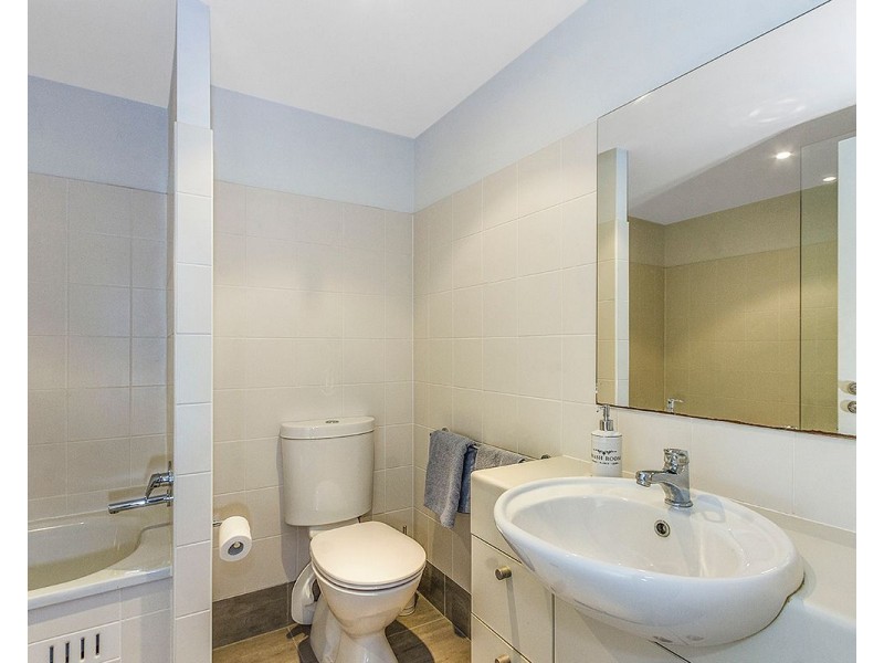 324/80 John Whiteway Drive, Gosford NSW 2250