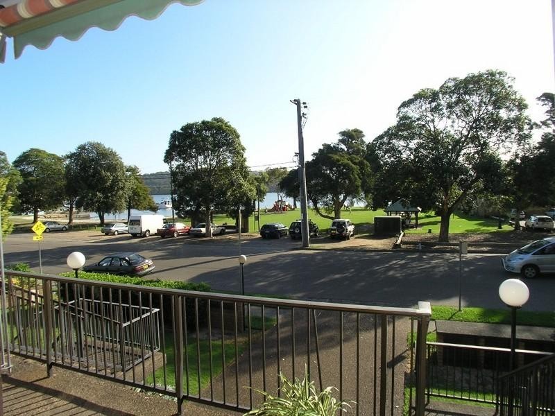 2/37 Masons Parade, Point Frederick NSW 2250