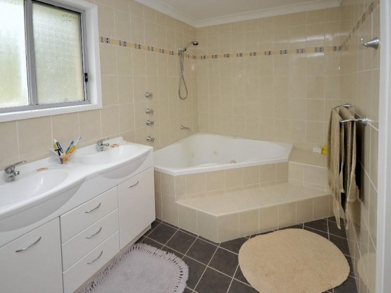 16 Kimpton Place, Wyoming NSW 2250