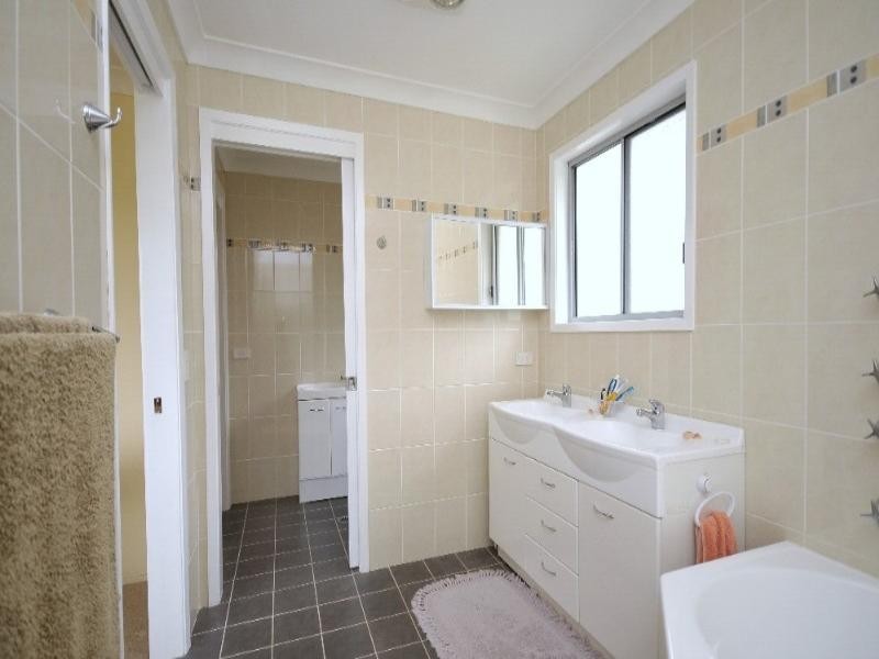 16 Kimpton Place, Wyoming NSW 2250